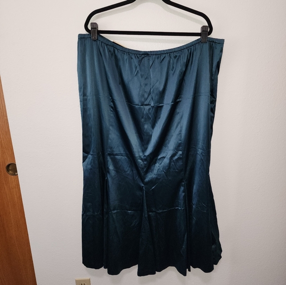 Satin maxi skirt - Picture 1 of 4